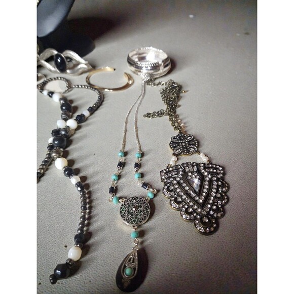 30 Pc Vintage Black Jewelry Lot Sarah Coventry Pin Goth Glam Necklace Reseller - Picture 3 of 9